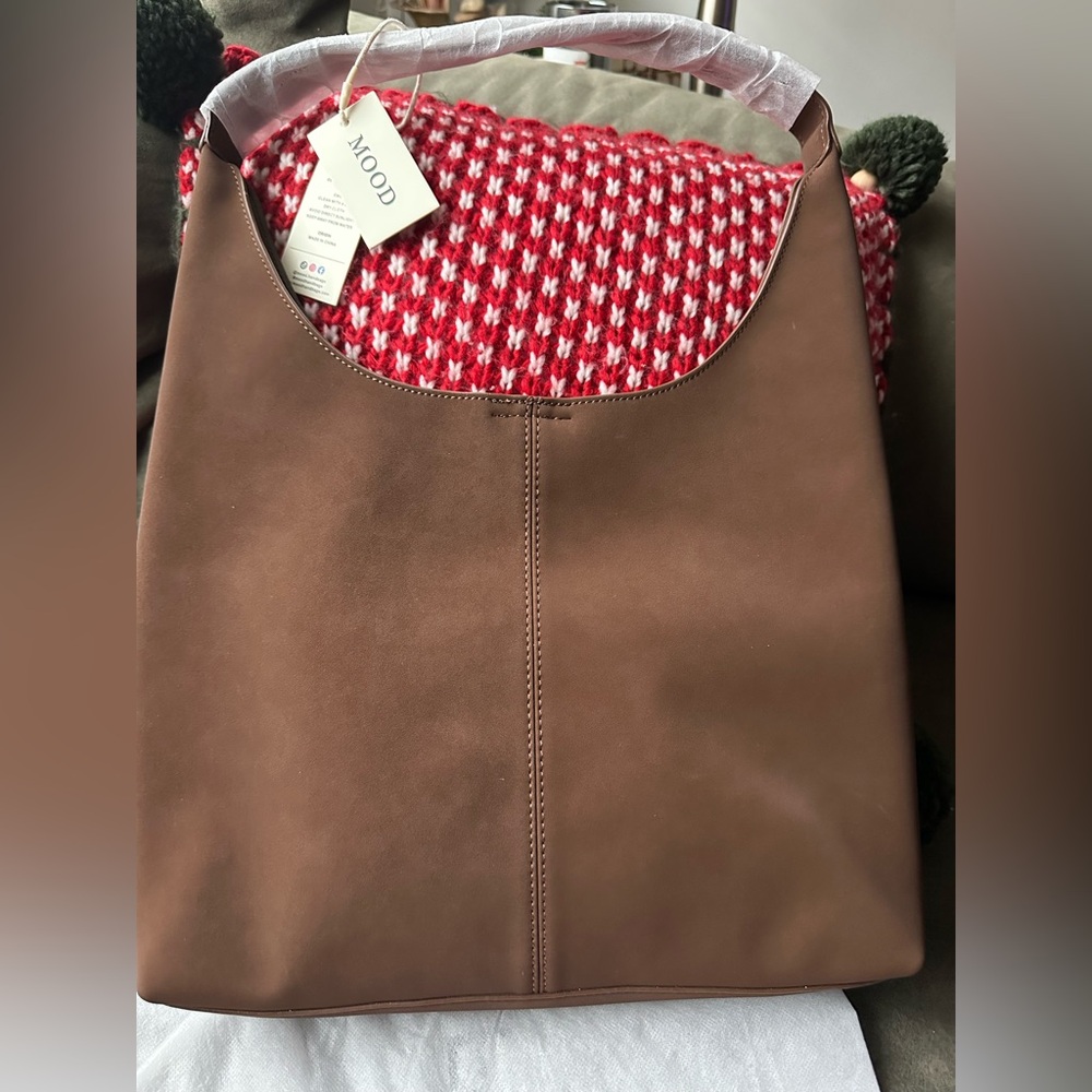 Brown 100% genuine Leather hobo Bag. Comes with extra crossbody/pouch.